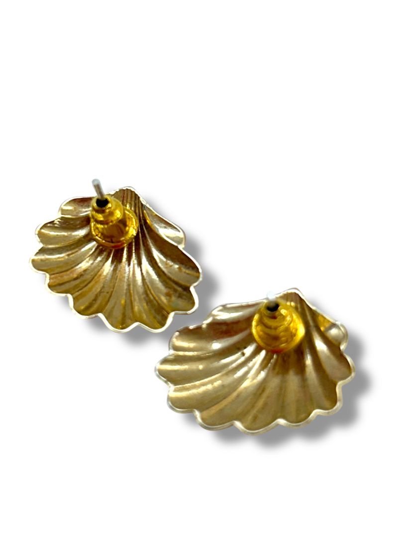 1980s 2 Pair Pierced Earrings Shell Design Goldtone Purple