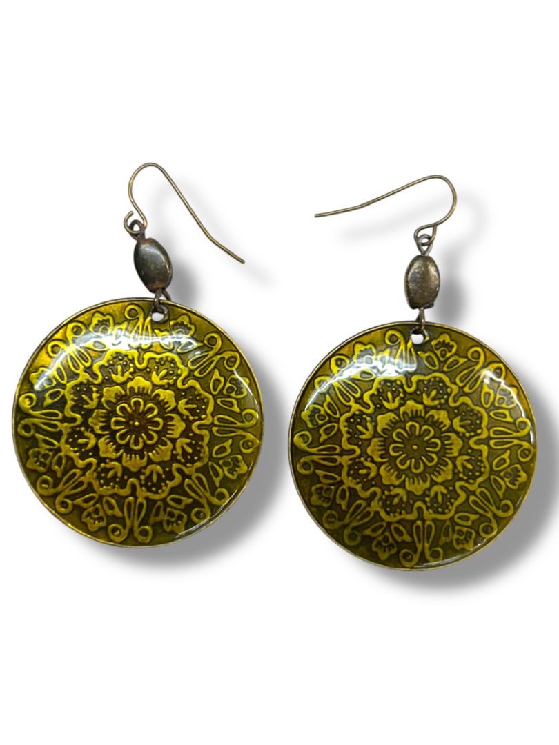 2 Pair Goldtone Retro Pierced Earrings Medallion Drop Flower