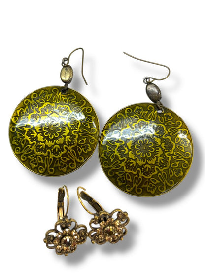 2 Pair Goldtone Retro Pierced Earrings Medallion Drop Flower