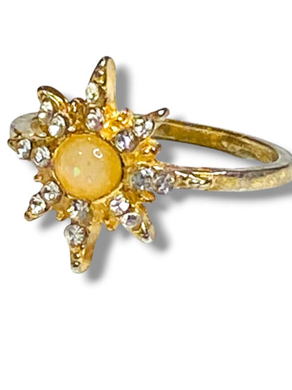 Size 7.5 Goldtone Ring Starburst Design Vintage Goldtone Yellow