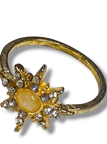 Size 7.5 Goldtone Ring Starburst Design Vintage Goldtone Yellow