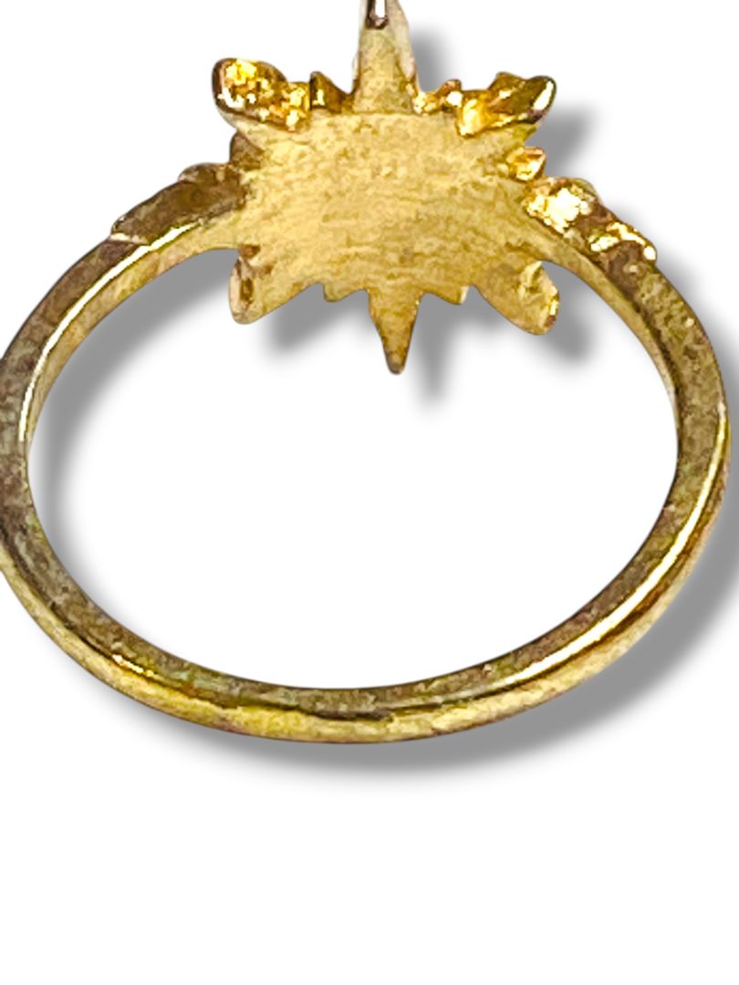 Size 7.5 Goldtone Ring Starburst Design Vintage Goldtone Yellow