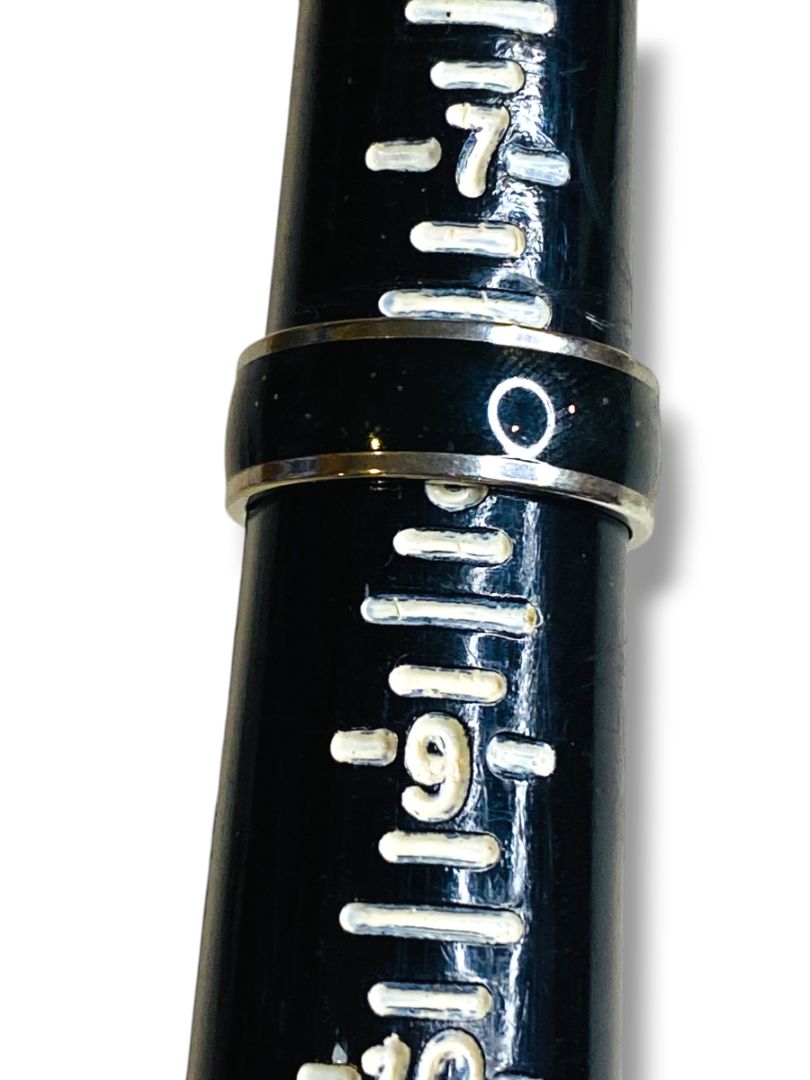Size 7.5 Silvertone Black Band Ring Enameled Speckled
