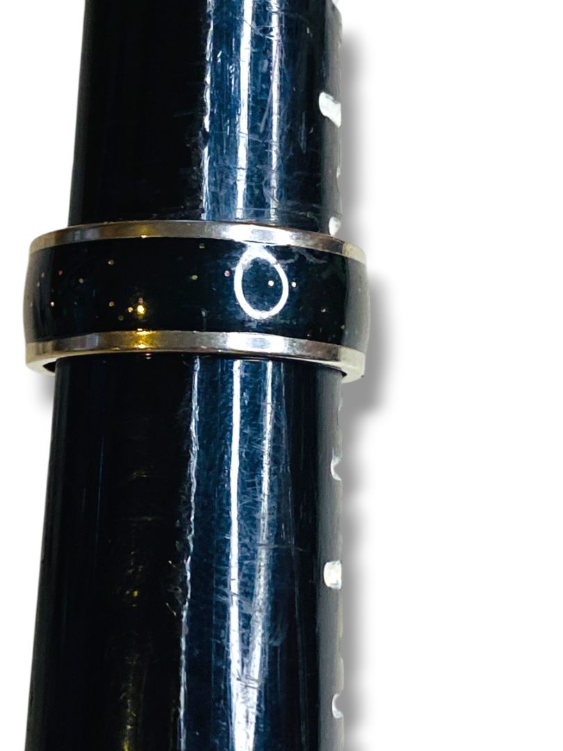 Size 7.5 Silvertone Black Band Ring Enameled Speckled