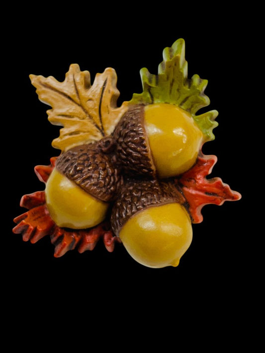 Vintage Dimensional Acorn Cluster Oak Leaf Resin Brooch Pin 2"