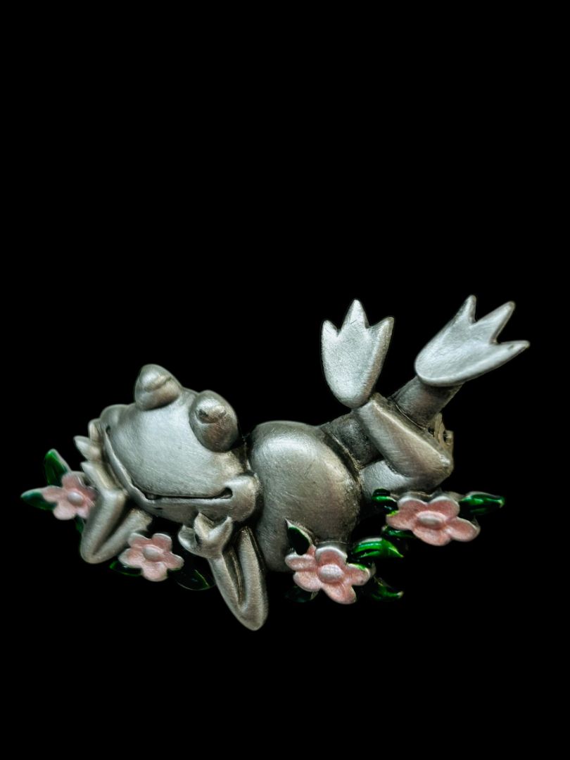 Vintage Signed JJ Jonette Pewter Smiling Frog on Flowers Brooch Pin 2.5"