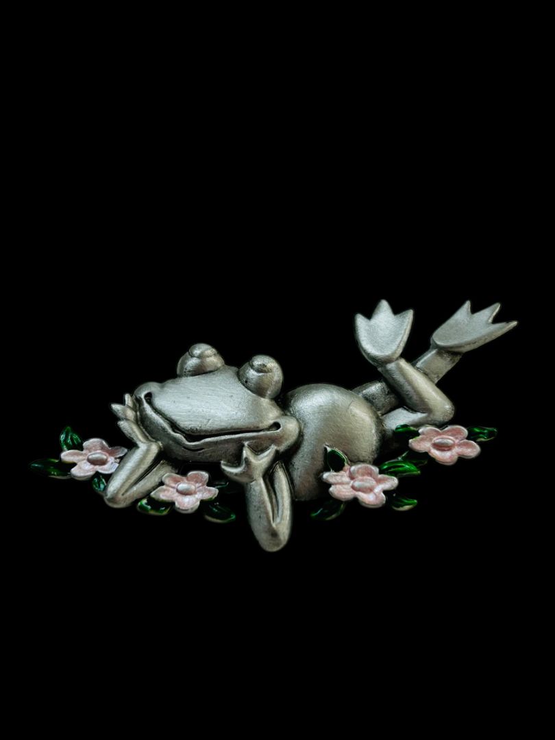 Vintage Signed JJ Jonette Pewter Smiling Frog on Flowers Brooch Pin 2.5"