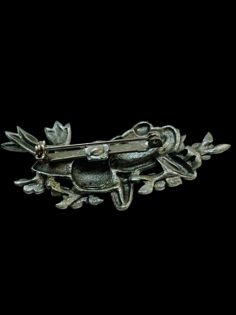 Vintage Signed JJ Jonette Pewter Smiling Frog on Flowers Brooch Pin 2.5"