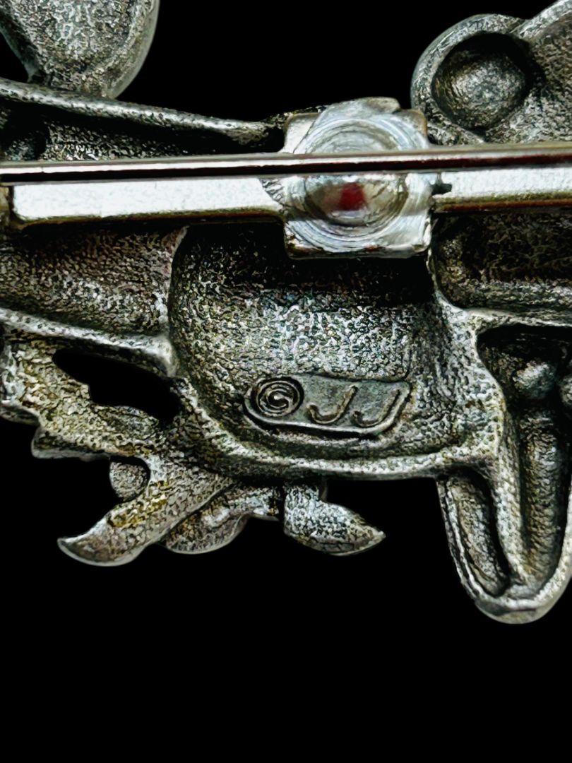 Vintage Signed JJ Jonette Pewter Smiling Frog on Flowers Brooch Pin 2.5"