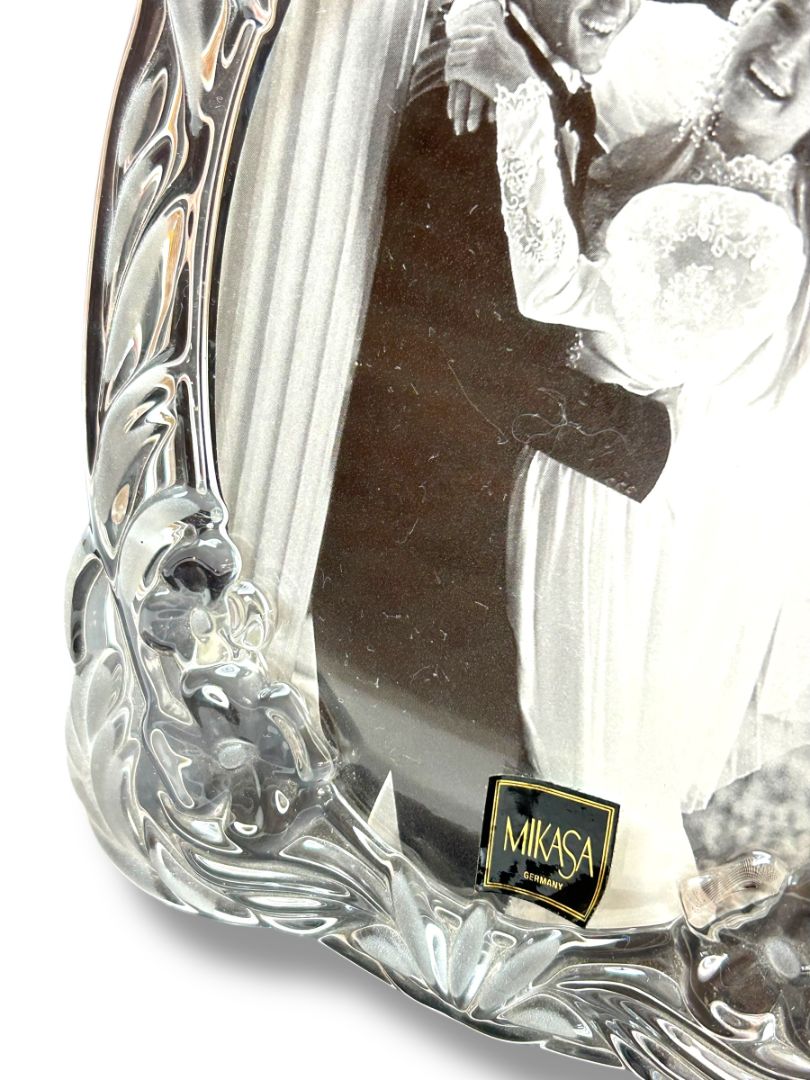 Mikasa Crystal Wedding Photo Frame Oval 8.75" x 6.25 Tabletop Floral