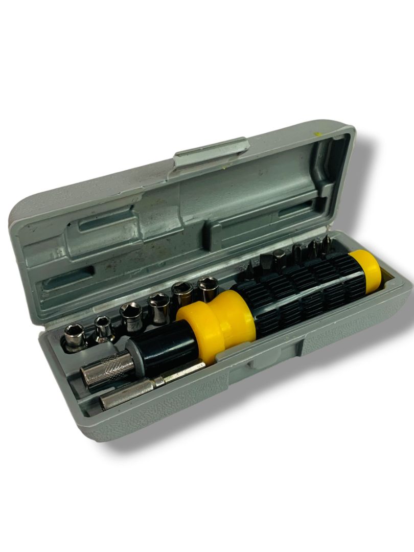 Reversible Ratchet Screwdriver Set 14 Piece Bits and Handle
