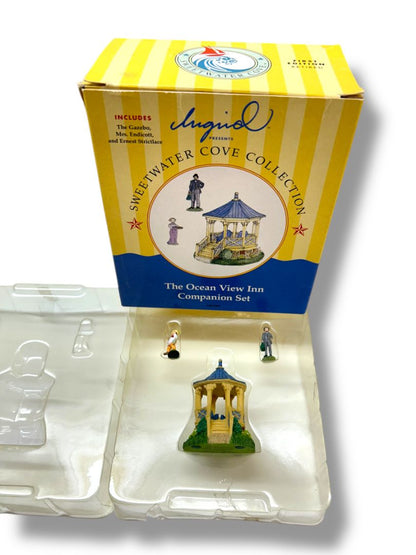 2000 Retired Sweetwater Cove Ocean View Inn Companion Set Figure in Box