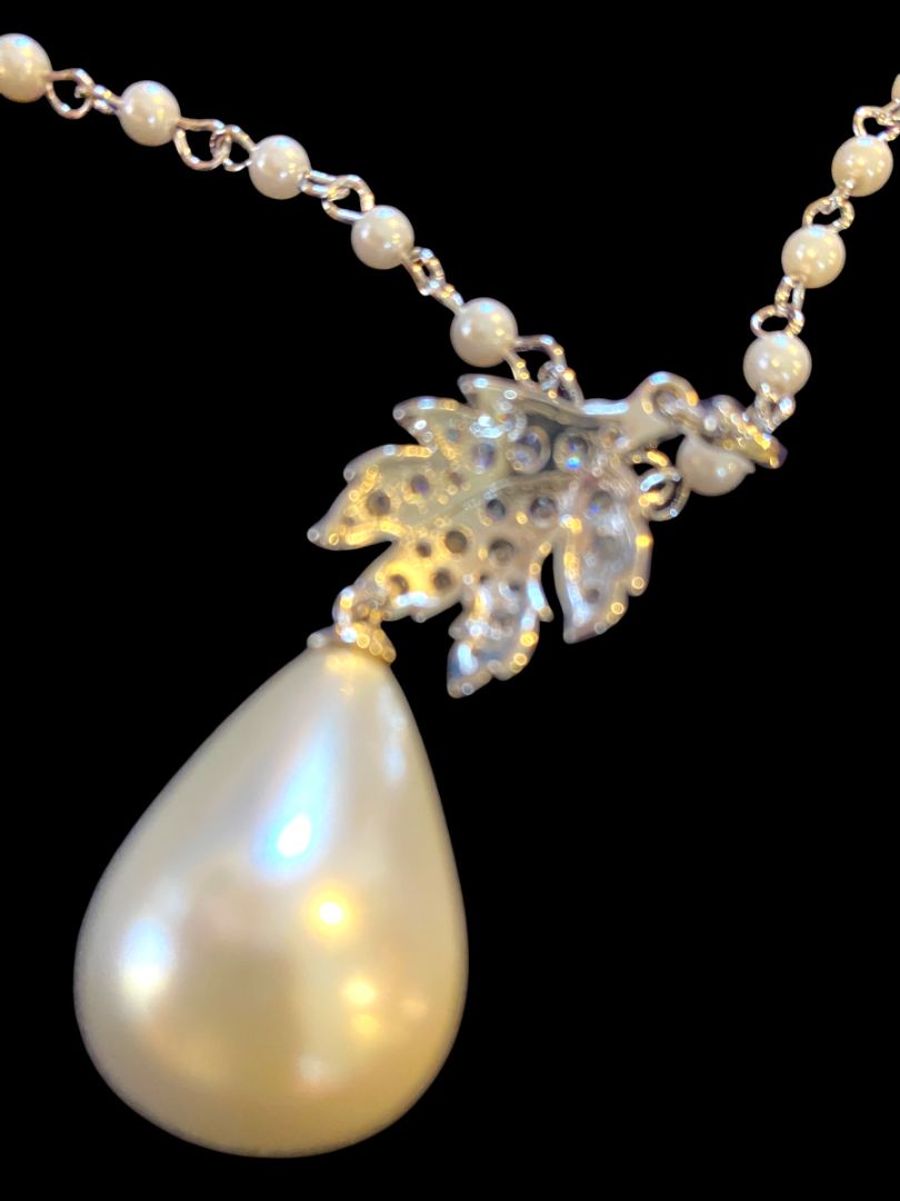 Elizabeth Taylor QVC Crystal Leaf Faux Pearl Drop Pendant Necklace Retired w/ Box