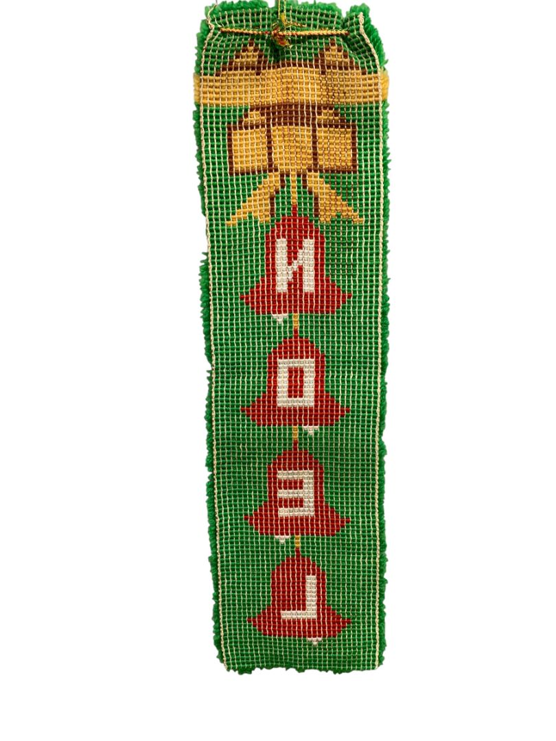 Vintage Noel Wall Hanging Latch Hook Yarn Christmas Retro 33”
