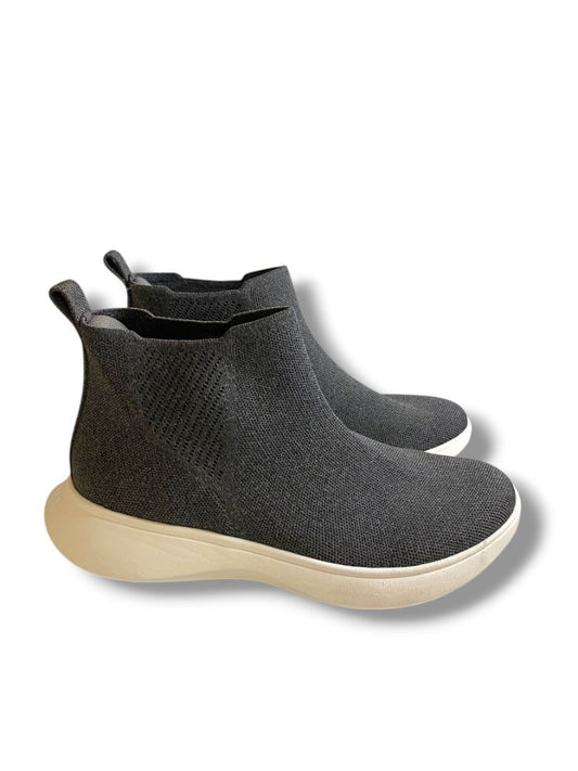 Size 42 (10.5 Womens) Vivaia Round Toe Slip On Sneaker Urban Boots Water Repellent Unisex