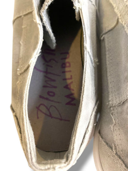 Size 10W Blowfish Womens Malibu Marley Wide Pull On Distressed Sneakers
