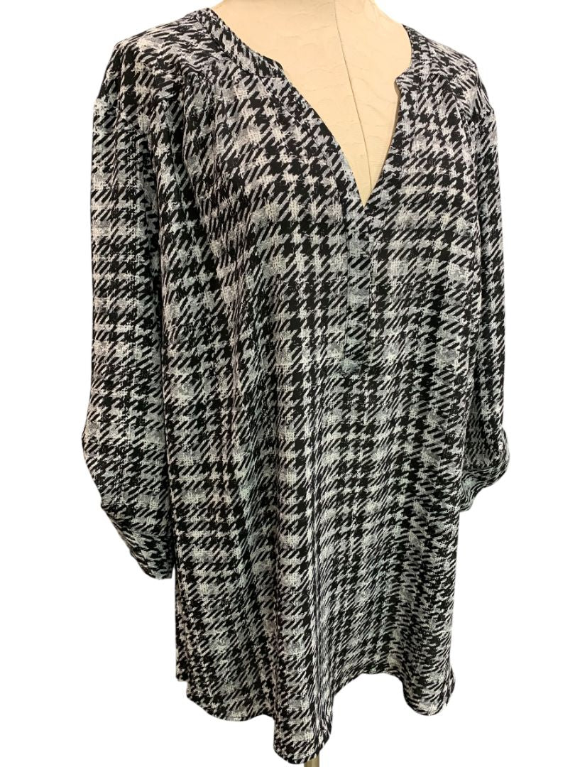 Size 5X Torrid Harper Blouse Shirt Womens Black Gray Roll Tab Sleeve