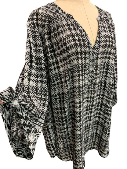 Size 5X Torrid Harper Blouse Shirt Womens Black Gray Roll Tab Sleeve
