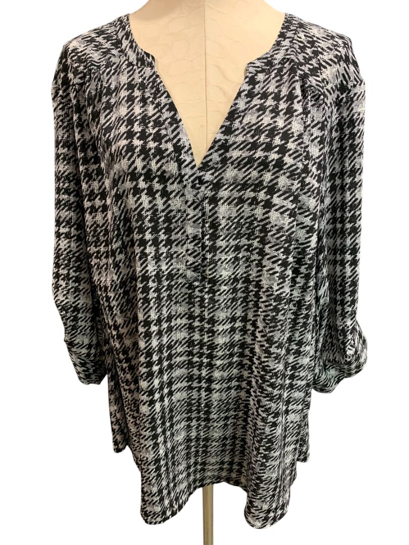 Size 5X Torrid Harper Blouse Shirt Womens Black Gray Roll Tab Sleeve