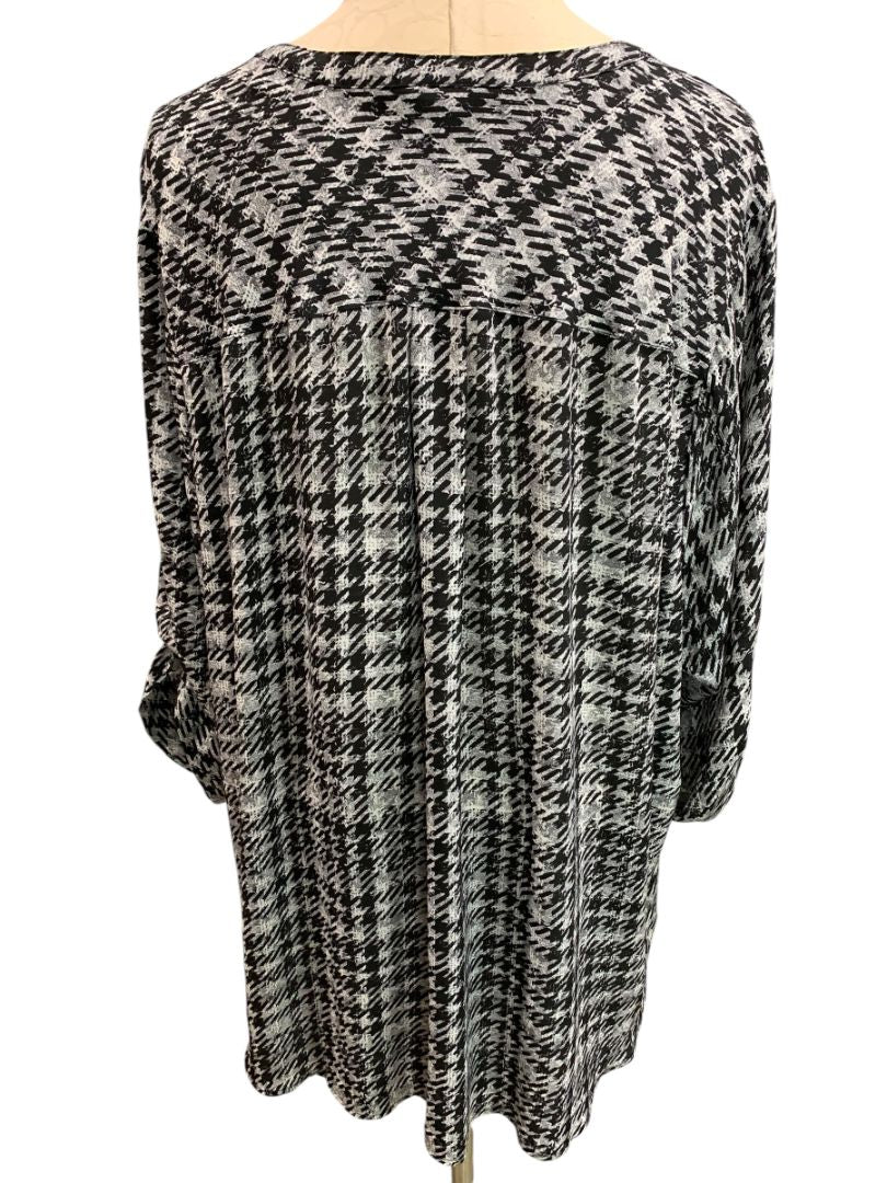 Size 5X Torrid Harper Blouse Shirt Womens Black Gray Roll Tab Sleeve
