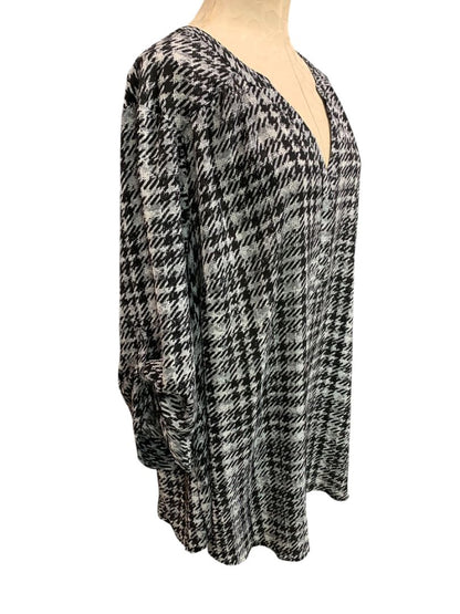 Size 5X Torrid Harper Blouse Shirt Womens Black Gray Roll Tab Sleeve