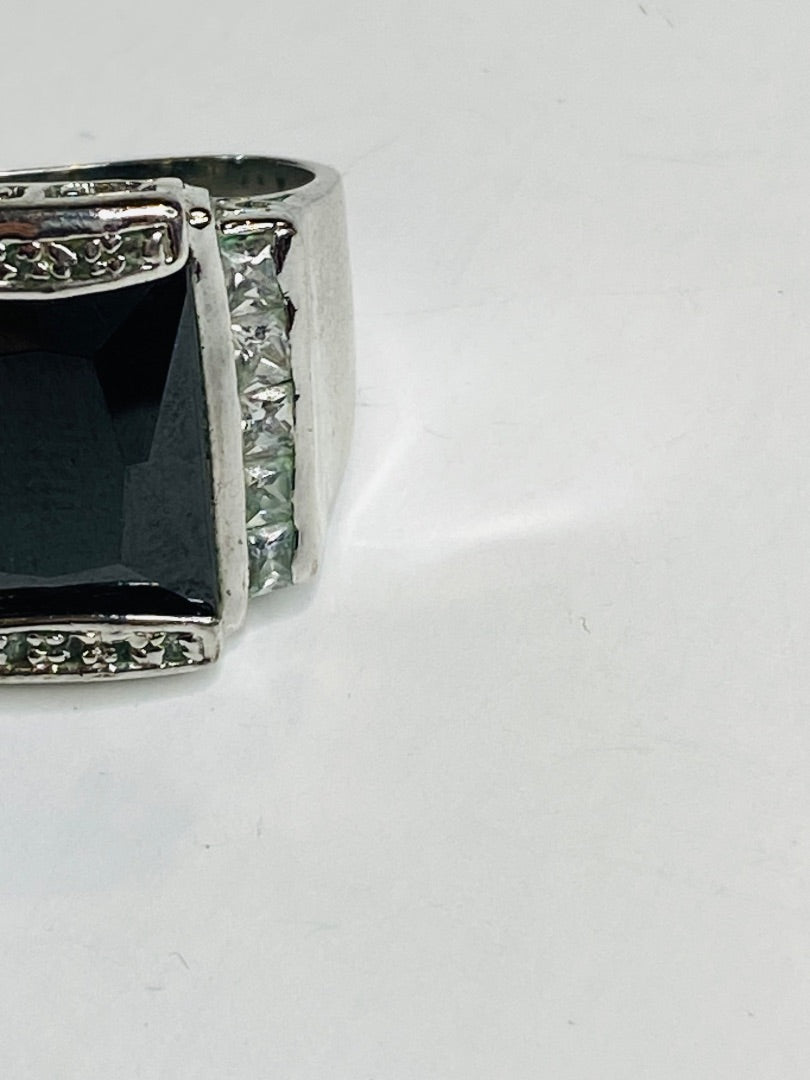Size 8.5 Ring Vintage Costume Jewelry Faceted Black Inset