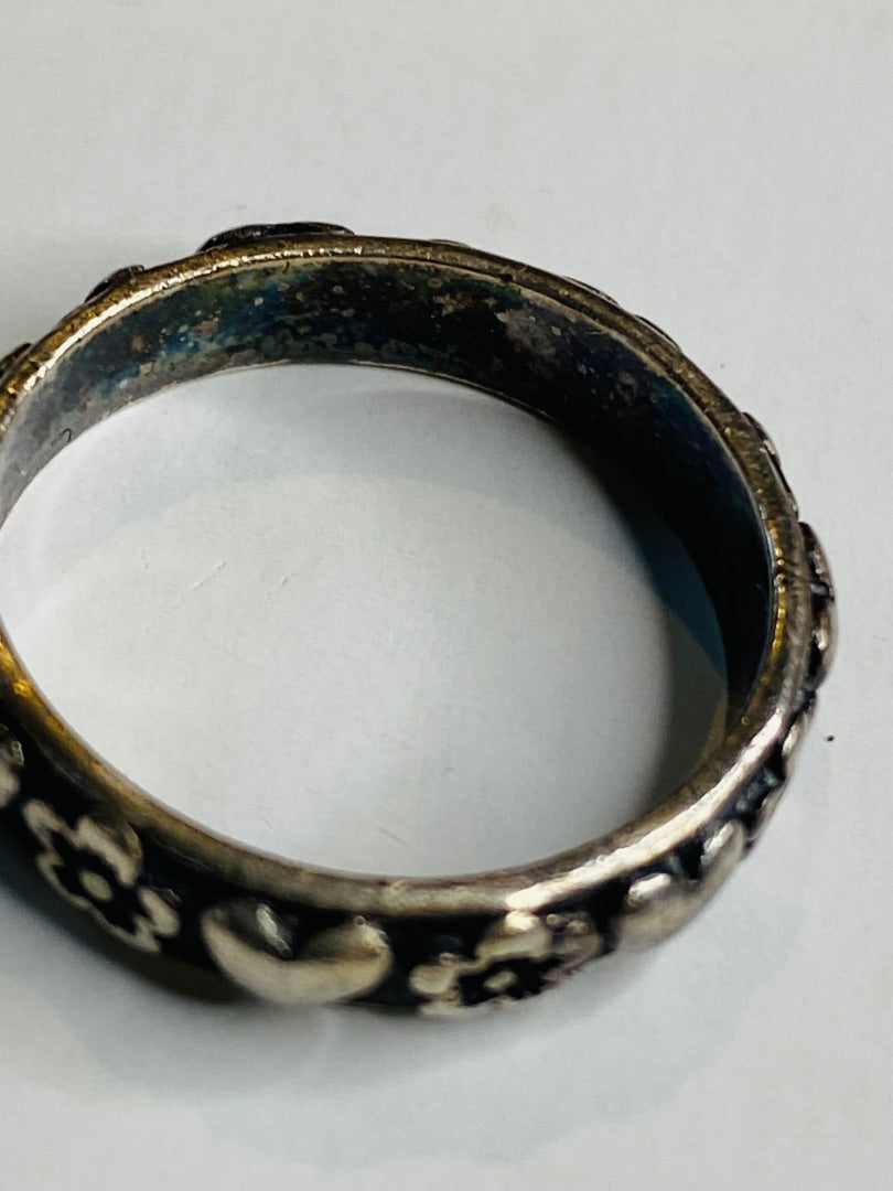 Vintage Size 8 Sterling Silver Ring Band Hearts and Flowers