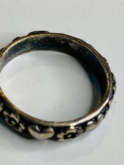 Vintage Size 8 Sterling Silver Ring Band Hearts and Flowers