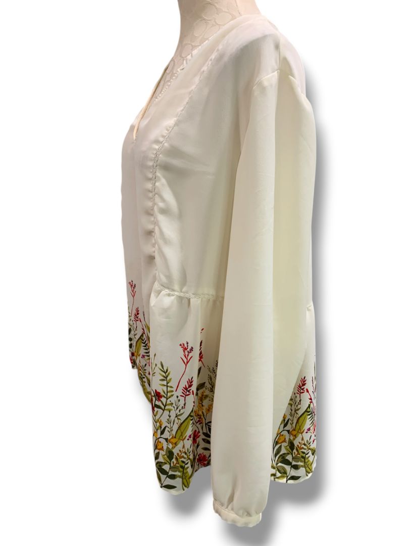 Size XL Old Navy Womens Pullover Cream Blouse Shirt Floral Hem Pattern