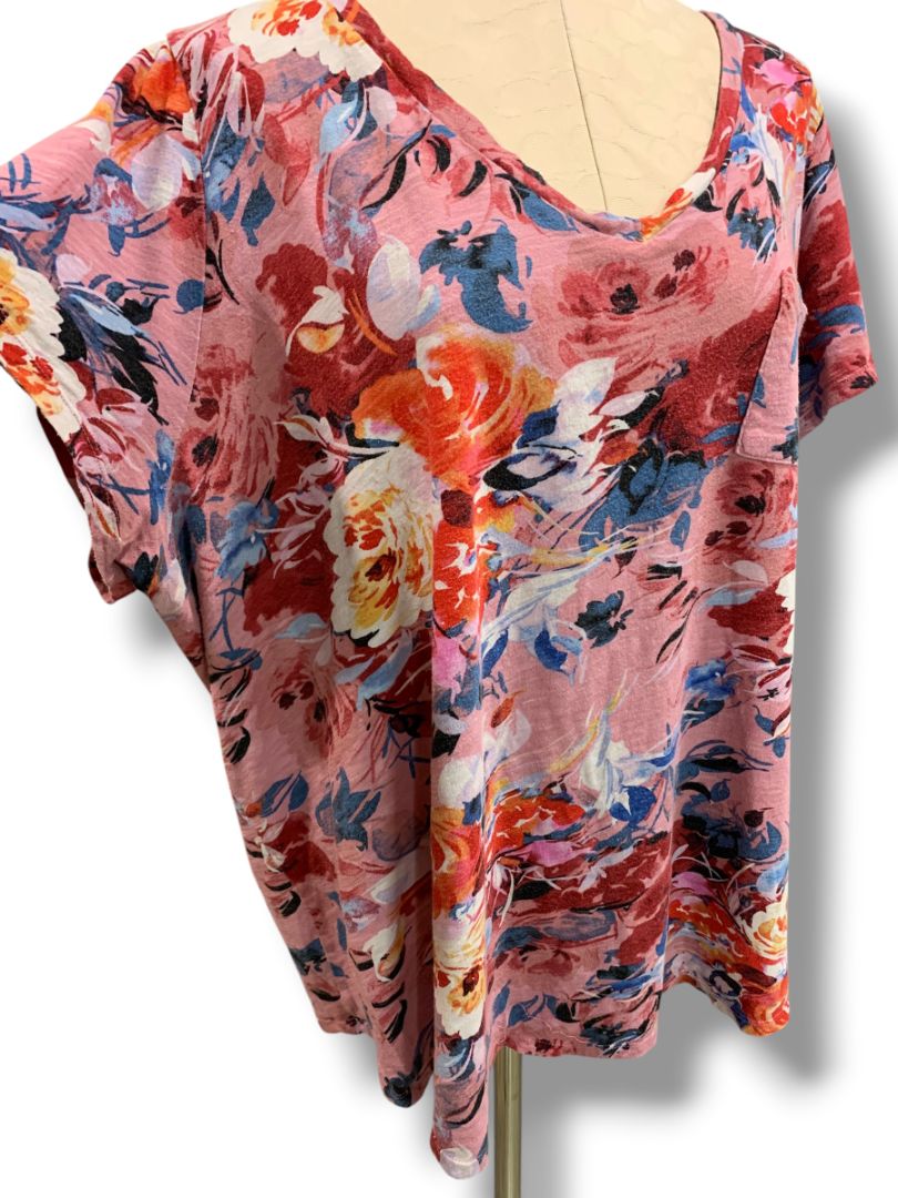 Size 3X Torrid Womens Pink Tshirt Floral Print V-Neck Classic Fit