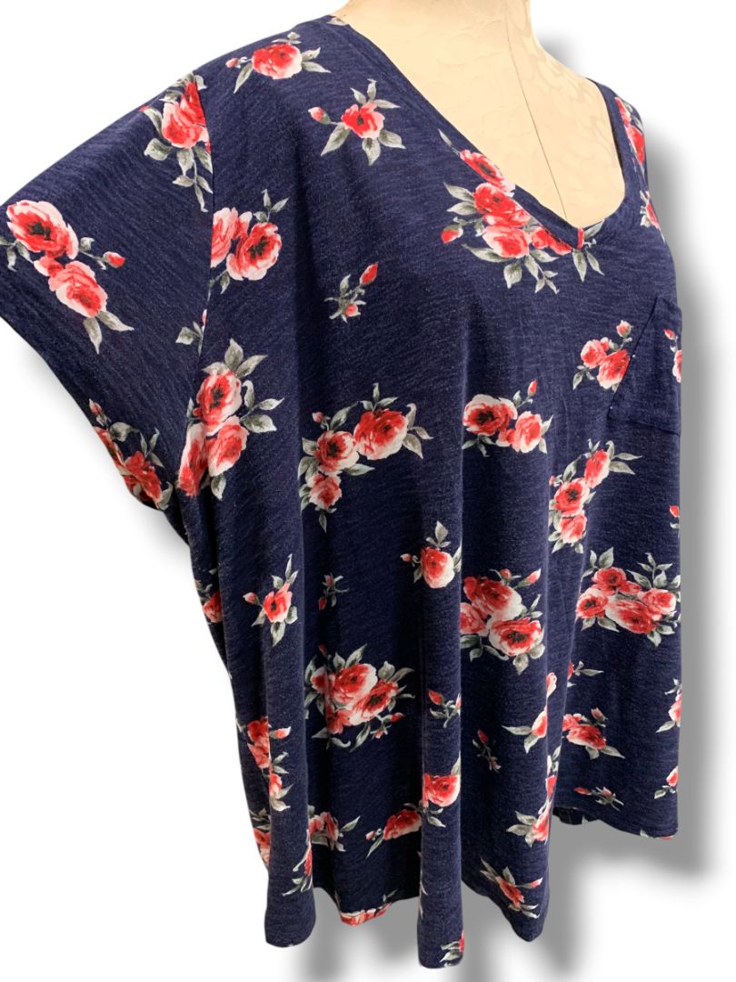 Size 3X Torrid Womens Navy Blue Tshirt Rose Print V-Neck Classic Fit
