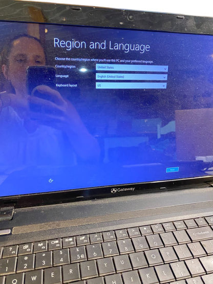 Gateway EG70 Laptop Computer AMD A6 Quad-Core NE 722 Series Windows 8 17"