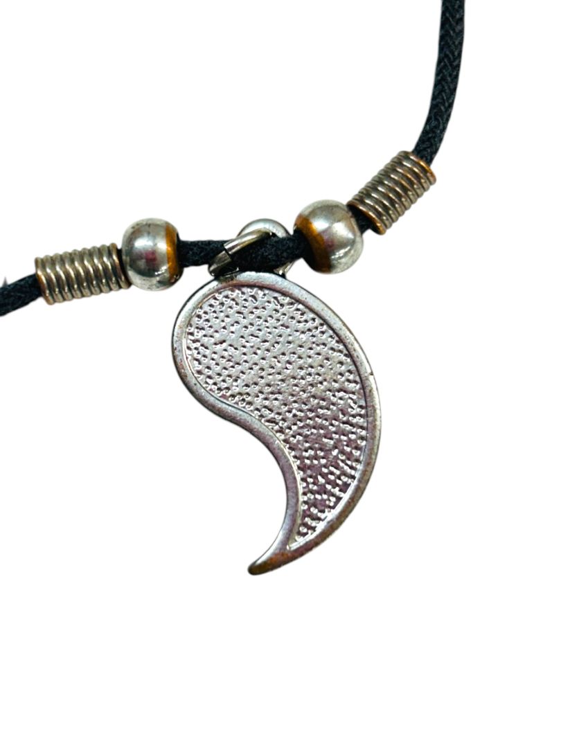 Set of 2 Cord Necklaces Lizard Beaded Pendant Hook Closure 15-16"