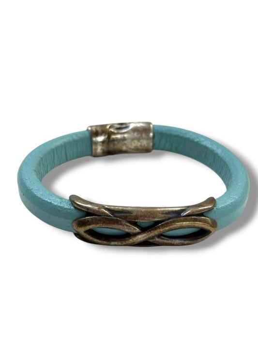 Light Turquoise Magnetic Clasp Infinity Bracelet Silvertone 7.5"