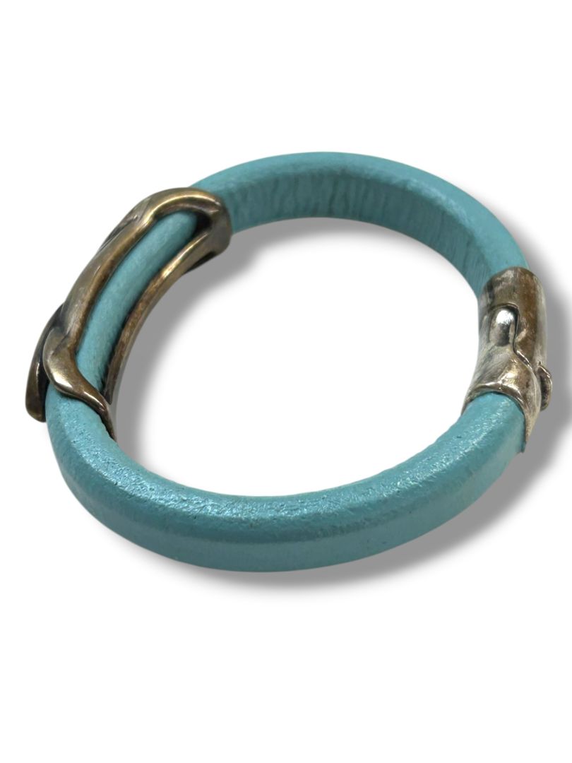 Light Turquoise Magnetic Clasp Infinity Bracelet Silvertone 7.5"