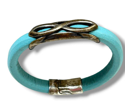 Light Turquoise Magnetic Clasp Infinity Bracelet Silvertone 7.5"