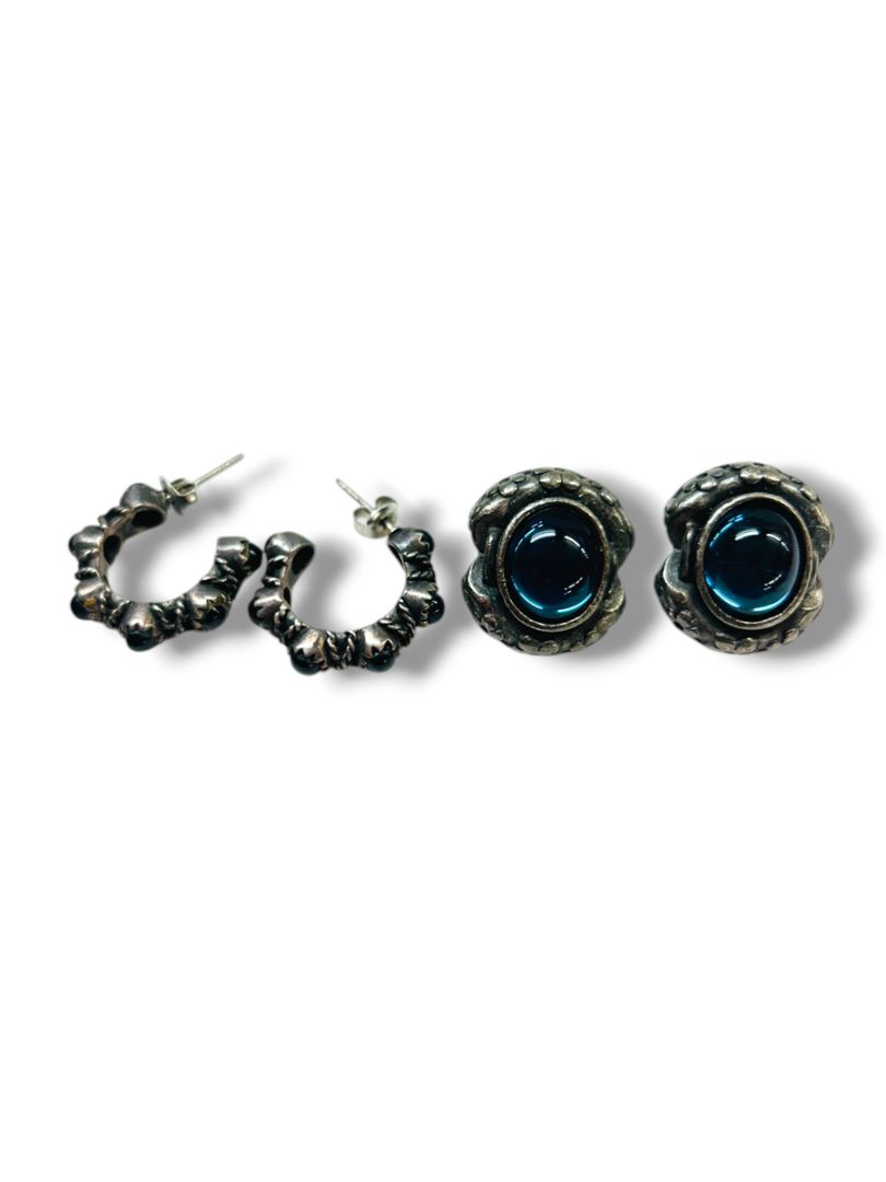 2 Pair Pewter Color Post Pierced Earrings Hoop .75" Oval Blue Center .75"