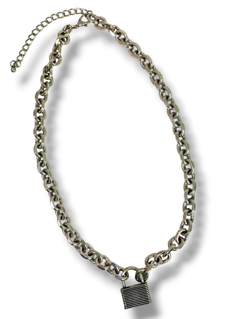 Silvertone Chunky Chain Necklace Padlock Pendant 18"-21" Lobster Clasp