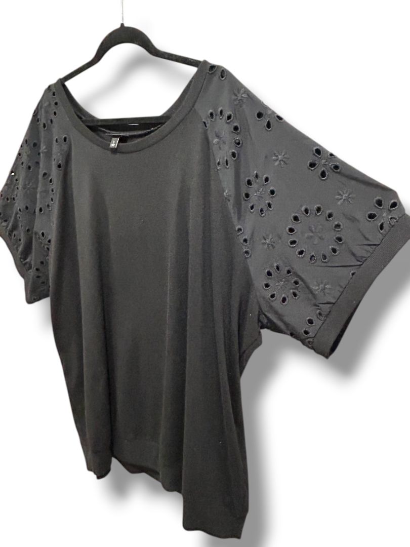 Size 5X Torrid Womens Plus Size Black Eyelet Sleeve Tshirt