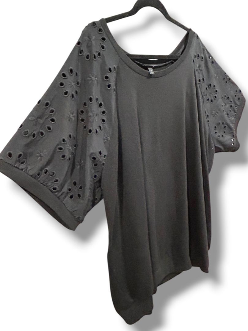 Size 5X Torrid Womens Plus Size Black Eyelet Sleeve Tshirt