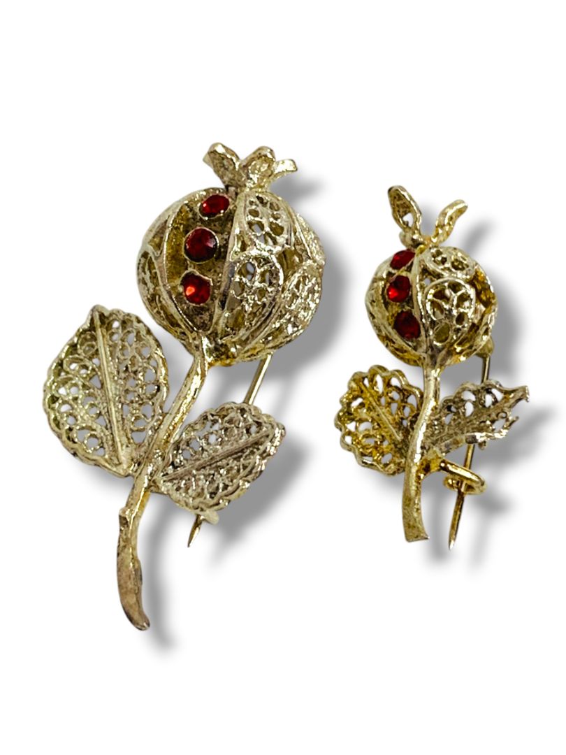 Silvertone Set of 2 Scatter Pins Brooches Silvertone Thistle 1.5"