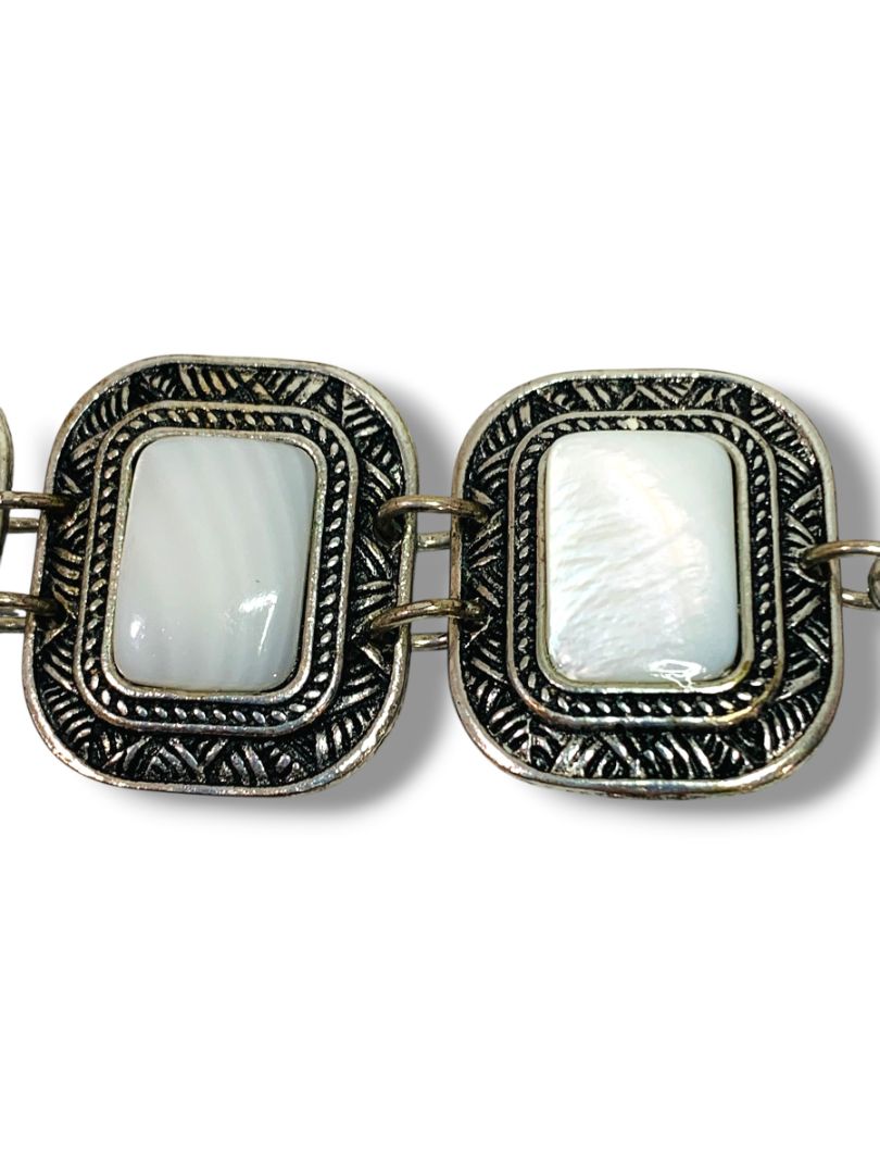 Silvertone Toggle Clasp Bracelet 6.7-7.5" Pearlized
