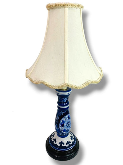 Vintage Asian Style Blue White Ceramic Accent Lamp with Shade
