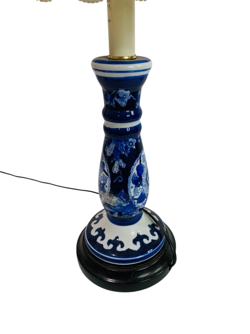 Vintage Asian Style Blue White Ceramic Accent Lamp with Shade