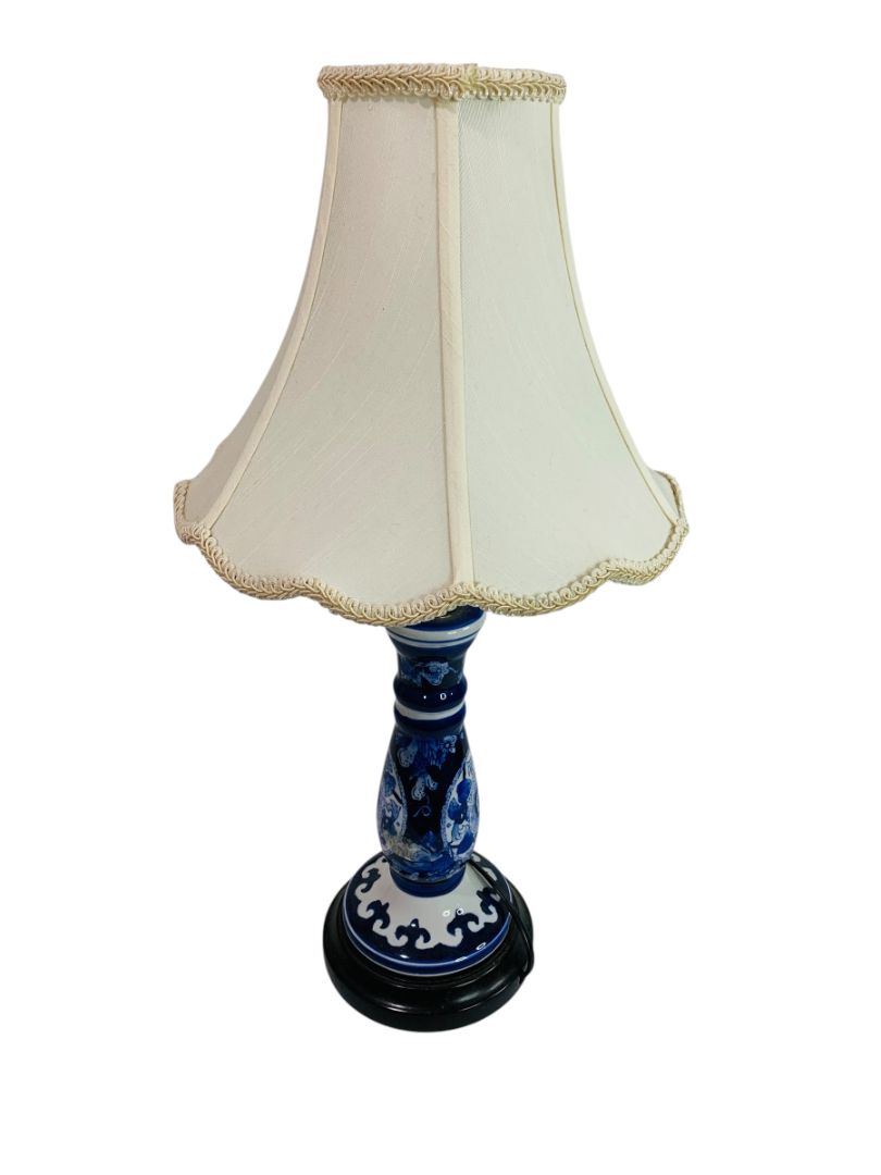 Vintage Asian Style Blue White Ceramic Accent Lamp with Shade