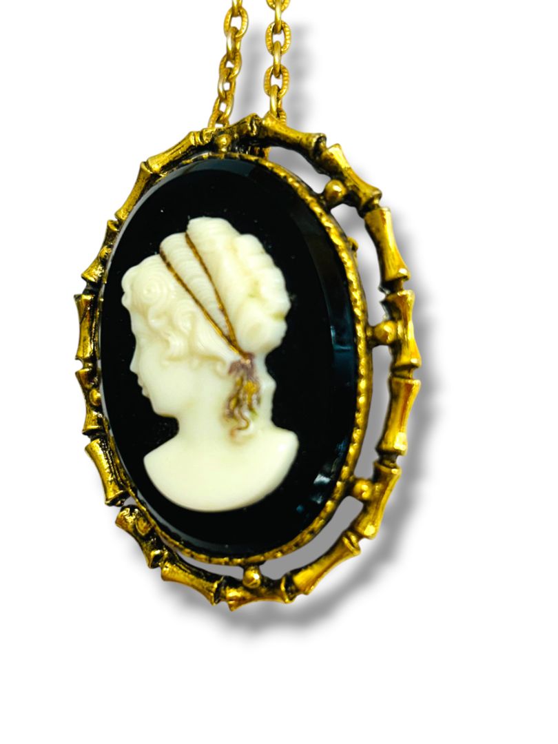 Vintage Cameo Black White Glass Brooch Pin Pendant Necklace on 24" Chain