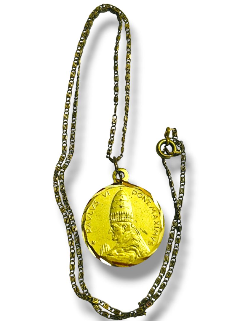 1975 Goldtone Pendant Pope Paul VI on 20" Chain Rome