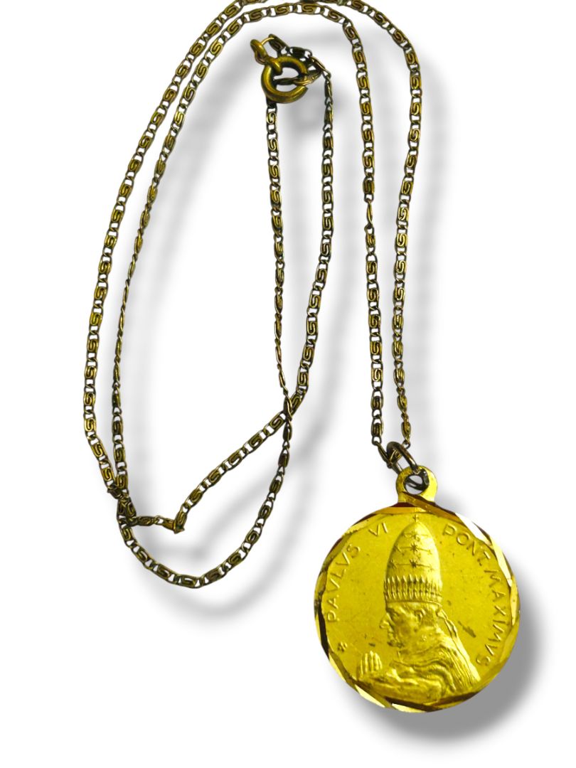 1975 Goldtone Pendant Pope Paul VI on 20" Chain Rome
