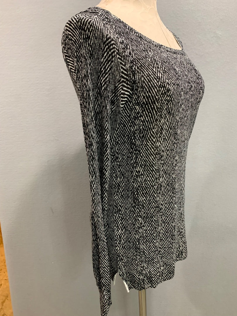 Medium WHBM White House Black Market Womens Lightweight Sweater