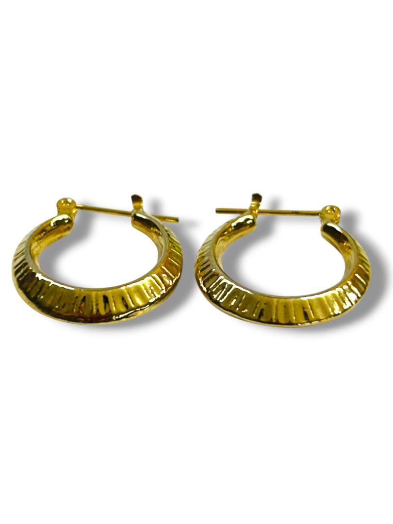 Vintage Goldtone Hoop Earrings Textured Latch Back .75"